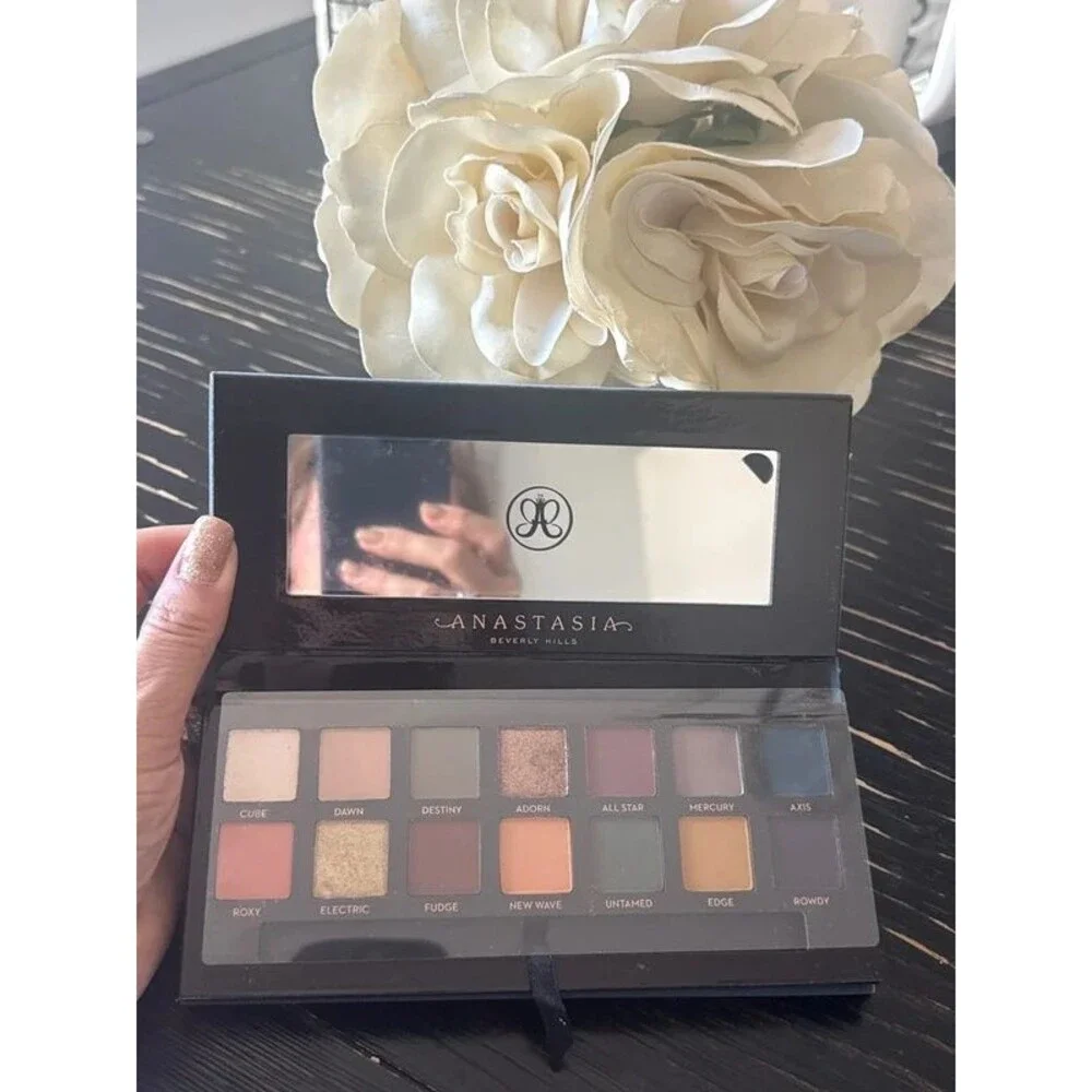 Anastasia Beverly Hills Subculture 14 Eyeshadow Palette.